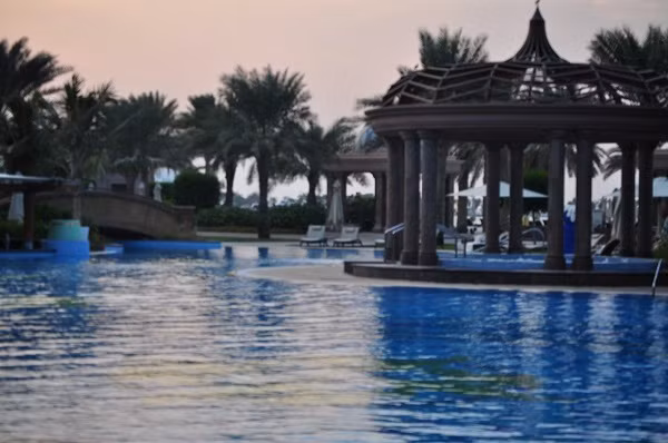 Ben trong khach san 7 sao Ho Ngoc Ha nghi duong o Dubai-Hinh-14