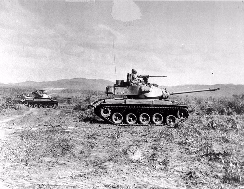 Tại chiến trường Quảng Trị năm 1972, Đại đội pháo cao xạ 37mm của lực lượng vũ trang địa phương trong quá trình phục kích bắn máy bay địch thì phát hiện hai xe tăng địch (quân VNCH) dẫn theo 20 lính tiến vào trận địa bộ đội ta. Trong tình huống nguy cấp, không có vũ khí chống tăng, đơn vị này đã hạ nòng bắn thẳng vào đội hình tăng địch. Kết quả, những loạt đạn 37mm đã tiêu tiệt cả hai xe tăng cùng nhóm lính tùng thiết.