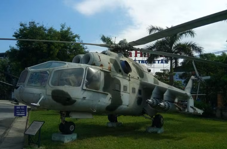 Mi-24 là loại trực thăng tấn công hạng nặng do Liên Xô phát triển từ cuối những năm 1960, được sản xuất cho tới tận ngày nay. Đây là một trong những trực thăng chiến đấu thành công nhất thế giới và cũng thuộc hàng độc đáo nhất thế giới.