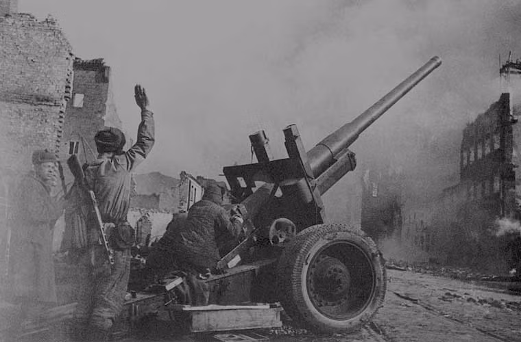 Pháo A19 122mm đã được Hồng quân Liên Xô sử dụng suốt trong cuộc Chiến tranh Vệ quốc Vĩ đại và một thời gian dài sau khi kết thúc chiến tranh. Số lượng nhỏ khẩu pháo này sau đó đã được bán cho Ai Cập, Syria, viện trợ cho Trung Quốc, Việt Nam sử dụng.
