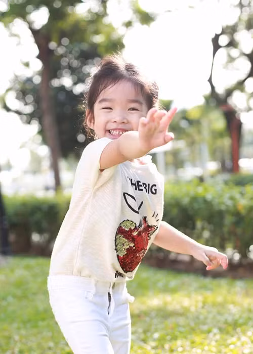 Ngay từ khi chào đời, bé Thỏ đã nhận được sự quan tâm của người hâm mộ Xuân Lan. Hiện tại, trang fanpage của bé có hơn 42 ngàn người theo dõi.