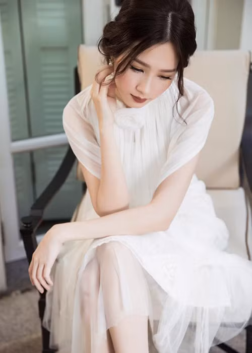 Từ khi bước chân vào showbiz, Đặng Thu Thảo rất cẩn trọng lời nói cũng như hình ảnh của bản thân trước công chúng. Ảnh: FBNV