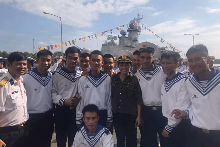 Phương Thanh tham gia chương trình Chúng tôi là chiến sĩ.