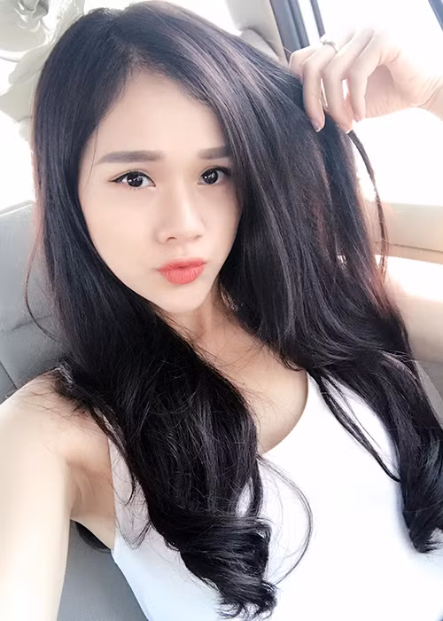 Với tính tình vui vẻ và hài hước, người đẹp 9x thường được gia đình và bạn bè gọi là “Trang Gala”. Ảnh: FBNV