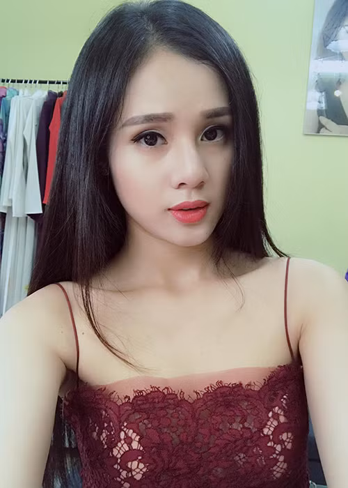Huyền Trang hiện là sinh viên khoa Luật Kinh tế, trường Đại học Thành Đông (Hà Nội). Cô sinh năm 1996, đến từ Hạ Long, Quảng Ninh. Ảnh: FBNV