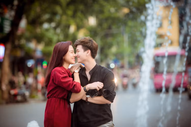 Trước Hồ Quang Hiếu - Bảo Anh, cặp đôi sao Việt chia tay khiến fans tiếc nuối là Huỳnh Anh và Hoàng Oanh. Huỳnh Anh là diễn viên kiêm ca sĩ còn Hoàng Oanh là MC kiêm diễn viên. Cả hai rất xứng đôi vừa lứa. Ảnh: VOV