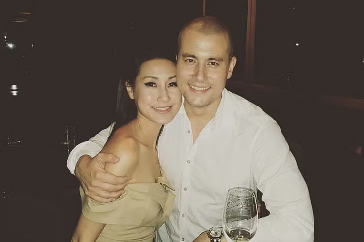 Cuối năm 2015, giữa tin đồn chia tay Timothy, Kathy Uyên bị bắt gặp thân thiết bên nhiếp ảnh gia Olaf Mueller. Ảnh: FBNV