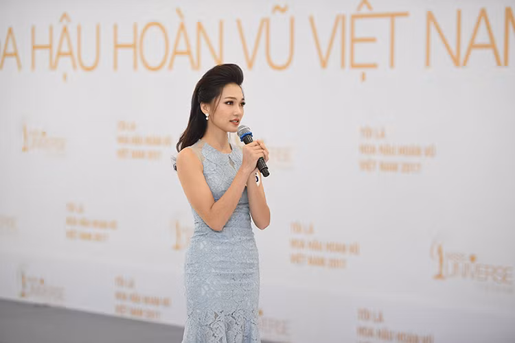 Người đẹp xứ Nghệ có chiều cao khiêm tốn nhưng nụ cười duyên, rạng rỡ và cách giao tiếp khéo léo giúp cô ghi tên vào danh sách bán kết. Ảnh: BTC