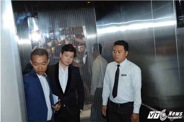 Ông xã của Hoa hậu Việt Nam 2012 cũng có mặt từ sớm. Anh và Đặng Thu Thảo vốn hẹn hò được hơn 1000 ngày trước khi chính thức về chung một nhà. Ảnh: VTC