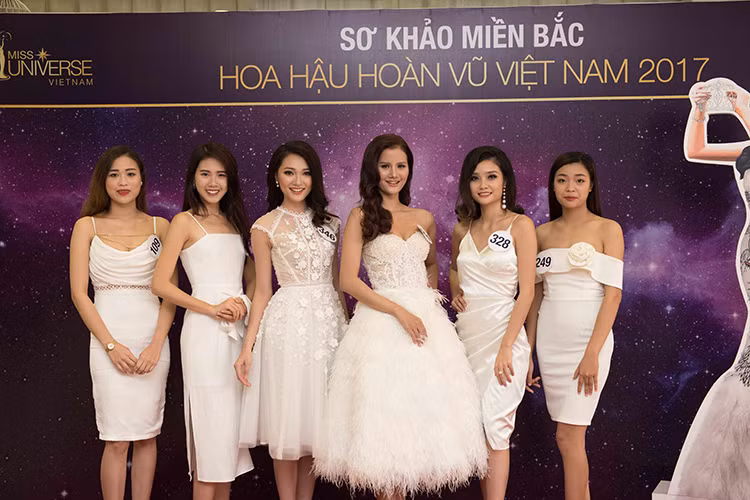 Tuy nhiên, chỉ vừa tham gia casting vòng loại, Hương Ly rút khỏi cuộc thi. Trước đó, chân dài sinh năm 1995 vướng tin đồn dao kéo khi để lộ gương mặt khác lạ tại vòng sơ khảo phía Bắc. Ảnh: Đại Ngô