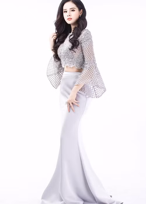Sau phát ngôn vấp phải những ý kiến trái chiều của dư luận, Huyền Trang vướng nghi vấn sẽ bị loại. Người đẹp lập tức phân trần cô vốn lọt vào vòng bán kết và sẽ được đặc cách vào chung kết do từng lọt top 3 cuộc thi mang tầm quốc gia. Ảnh: FBNV