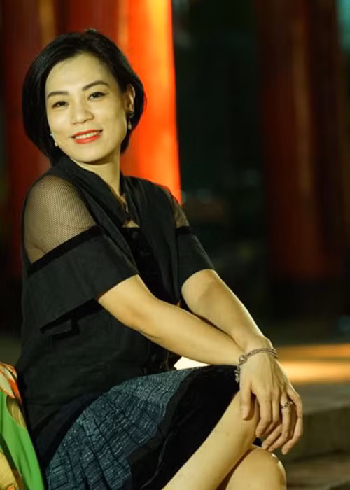 Vợ Xuân Bắc tươi rói sau thời gian gây ồn ào.