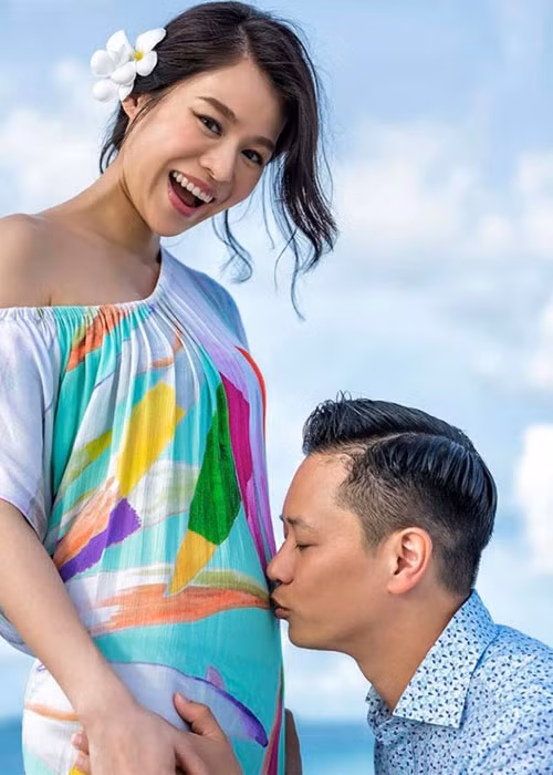Ngày 14/5/2017, đúng Ngày của mẹ, Hồ Hạnh Nhi bất ngờ chia sẻ ảnh siêu âm con đầu lòng cùng những khoảnh khắc ngọt ngào bên chồng trong giai đoạn bầu bí. Ảnh: FBNV