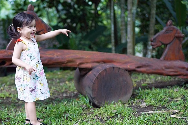 Kể từ khi xuất hiện cho đến nay, con gái của mỹ nhân đẹp nhất Philippines vẫn được nhiều cư dân mạng yêu mến.