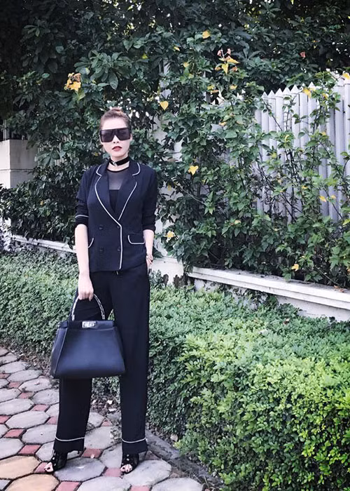 Quế Vân tâm sự: “Rõ ràng, làm bạn với người yêu cũ chẳng khác nào hành hạ chính người mà bạn từng yêu ấy. Tuy không bằng lời, không động chạm nhau, nhưng làm khổ nhau bằng sự vô tư thiếu khoảng cách”.