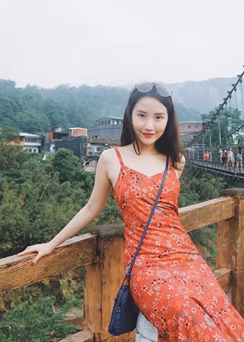 Xinh đẹp, có học thức, giỏi gang, Xuân Thảo được khen ngợi xứng đôi với Phan Thành nếu cả hai là một cặp.