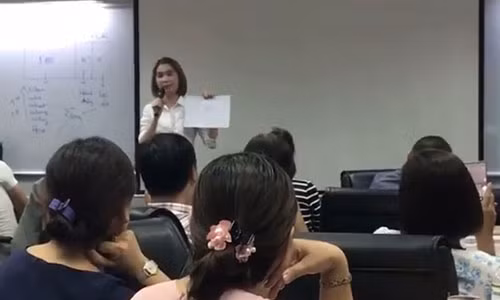 Ngoc Trinh thuyet trinh mua nha 40 ty nho xin tien ban trai!