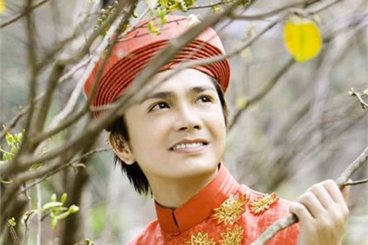 Khi Hoàng Thanh không may bị tai nạn, Xuân Lan kể rằng khi tỉnh lại, anh rất tức giận vì cho rằng cô "chơi ngải" khiến sự nghiệp của anh không thể phát triển. Sau đó, cả hai đường ai nấy đi nhưng vẫn giữ mối quan hệ bạn bè. Ảnh: Zing
