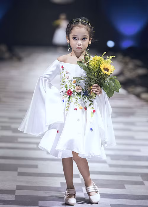 Chu Diệp Anh sinh năm 2011, có kinh nghiệm làm người mẫu ảnh từ khi còn nhỏ. Bé hiện là diễn viên nhí hot nhất màn ảnh nhỏ Việt.