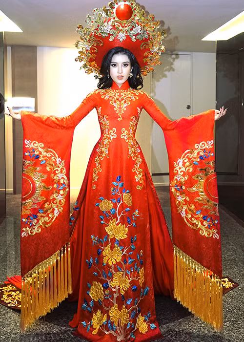 Trang phuc truyen thong tuyet dep cua Huyen My o Miss Grand 2017