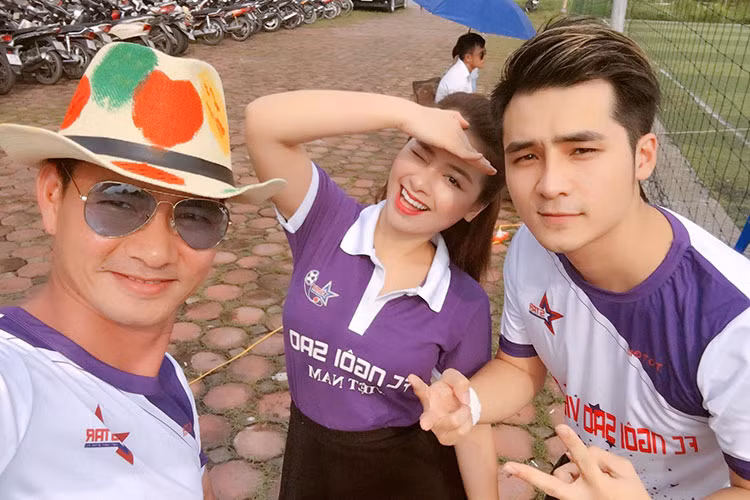 Hà Anh vui vẻ chạm mặt bạn gái cũ Dương Hoàng Yến tại một sự kiện.