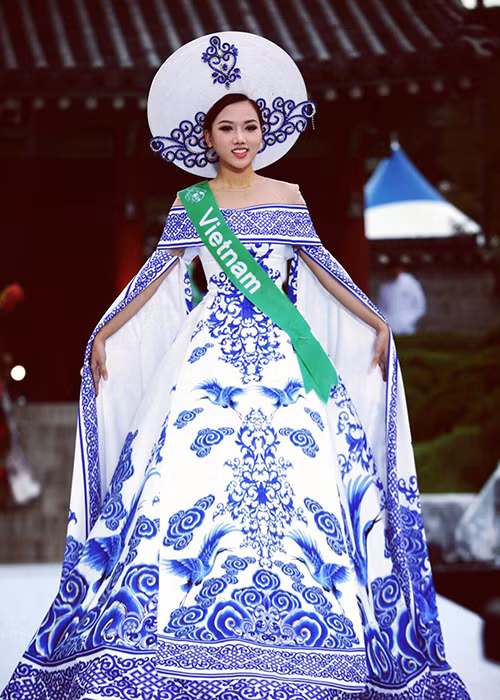 Hoàng Thu Thảo là đại diện của Việt Nam thứ 2 giành chiến thắng tại cuộc thi Nữ hoàng Sắc đẹp Toàn cầu. Trước đó, tại cuộc thi mùa giải năm 2016, Ngọc Duyên đã xuất sắc đoạt vương miện.