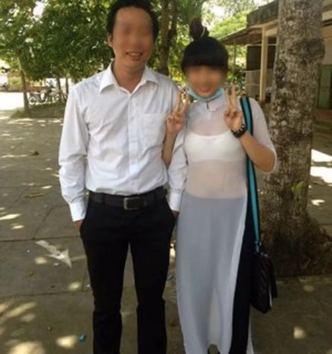 Thay vì diện áo voan thì có lẽ, bạn nên diện áo phông làm bằng vải cotton, đủ để giải nhiệt mà cũng không hề phô phang.