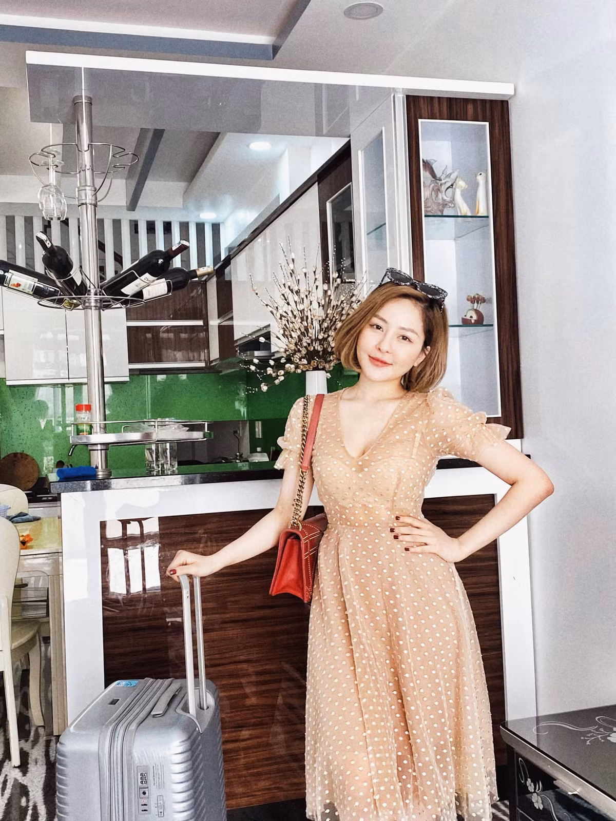 Sau tin đồn yêu đại gia, Trâm Anh luôn khiến cánh mày râu phải để mắt vì liên tục chia sẻ những khoảnh khắc cực nóng bỏng.
