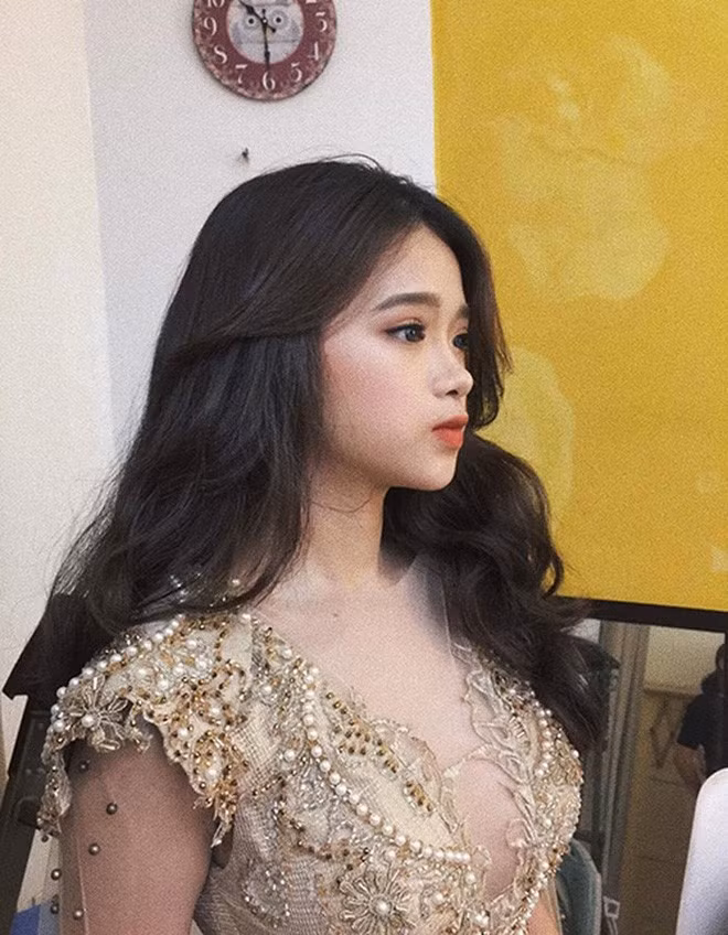 Hình ảnh của Linh Ka hiện tại ngày càng trưởng thành và bị nhận xét là "dừ" hơn tuổi.