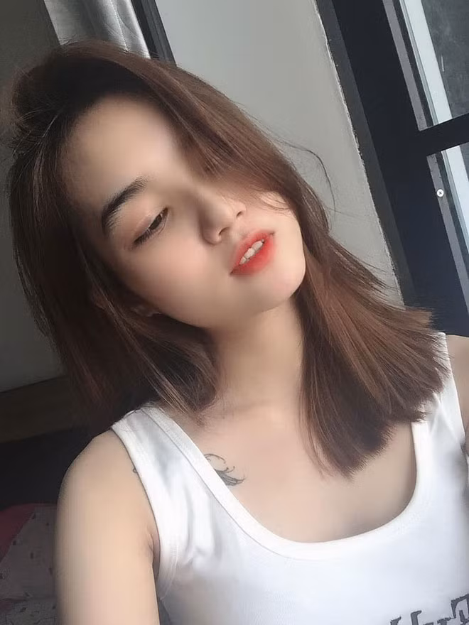 Sau 3 năm kể từ khi rời khỏi chương trình “Bạn muốn hẹn hò”, cuộc sống của Ái Thy có nhiều thay đổi, đáng chú ý nhất vẫn là nhan sắc của cô gái này ngày càng thăng hạng.
