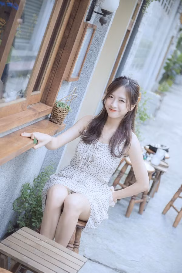 Có ngoại hình mỏng manh như sương mai, ai nhìn cũng muốn che chở nhưng hot girl lại là cô gái mạnh mẽ, luôn tự mình vượt qua thử thách.