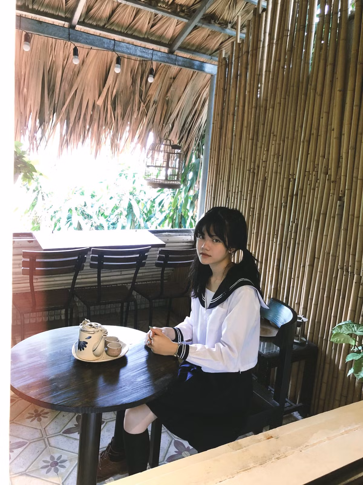 Nhìn ở mọi góc độ nào cũng thấy Đàm Minh Ngọc rất giống với chị gái Linh Ngọc Đàm từ khuôn mặt cho đến phong cách.