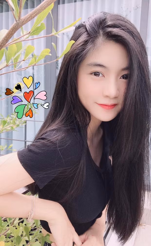 Trước đó, hot girl này cũng từng đăng quang ngôi vị cao nhất tại một cuộc thi nhan sắc.