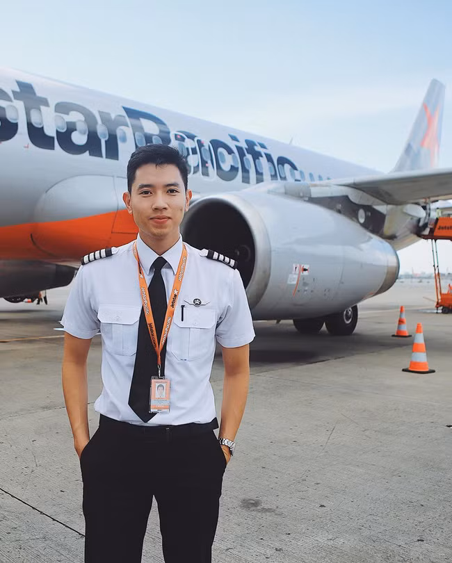 Trong một chia sẻ, Quang Đạt thổ lộ rằng anh có bố là phi công và thường phải xa nhà nên lúc còn bé, Quang Đạt không thích nghề này. Khi lớn lên, anh chàng mới dần cảm thấy hấp dẫn và yêu thích nó.