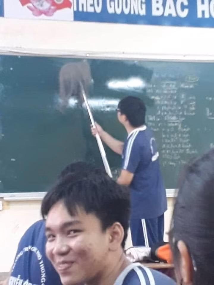 Trí thông minh của học trò thì không thể ai sánh nổi.