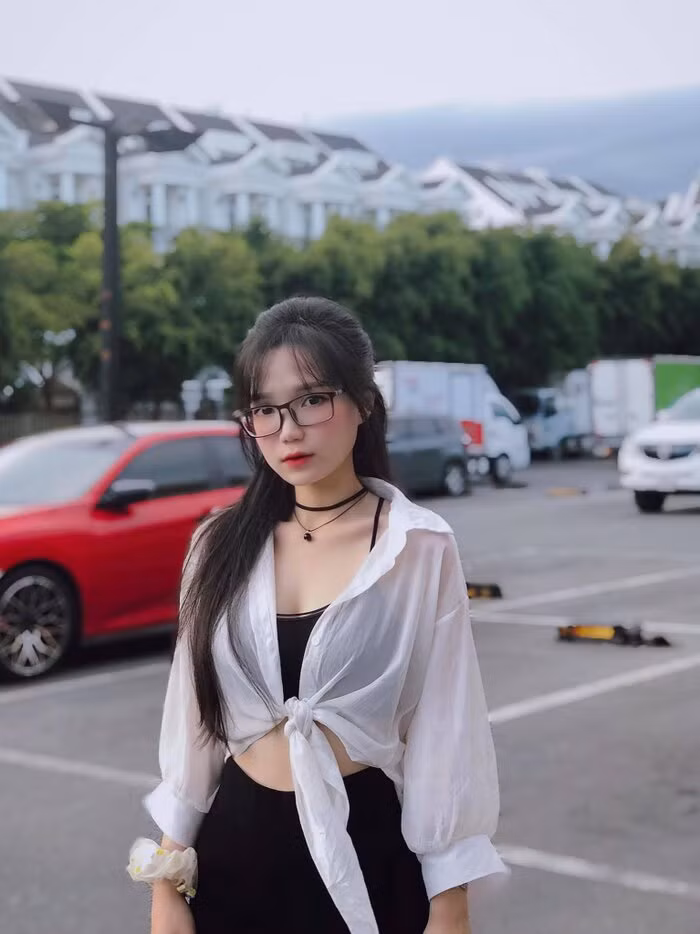 Hình ảnh của cô nàng thường xuất hiện trên các diễn đàn trai xinh gái đẹp.