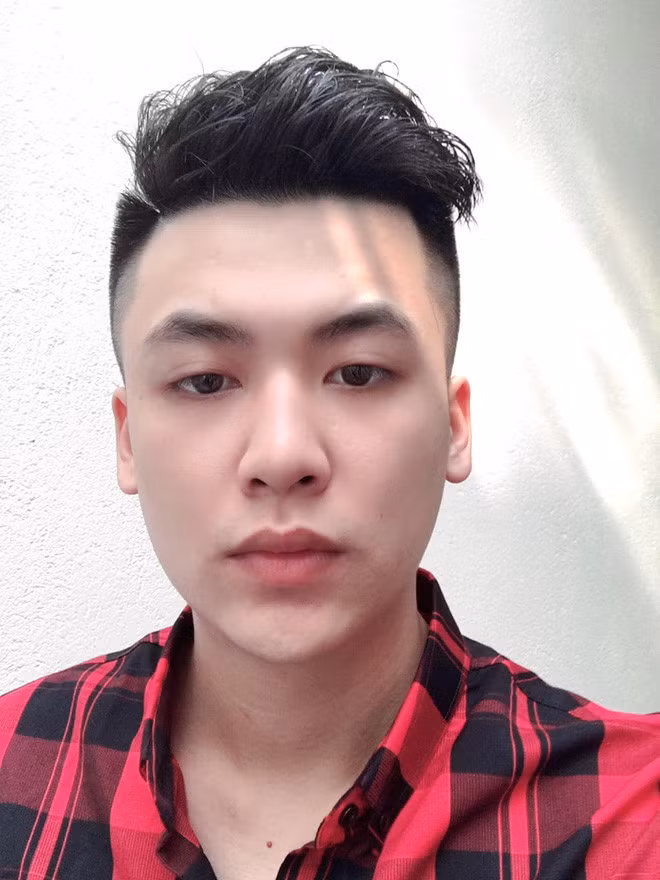 Nhờ ngoại hình nổi bật, trang cá nhân của em họ Độ Mixi đã có một lượng fan kha khá trên MXH.