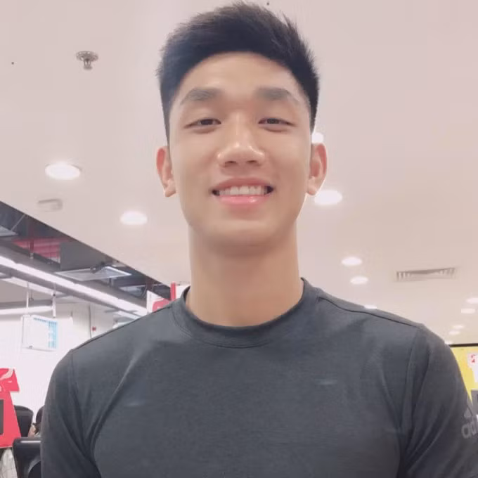 Là một trong những chàng cầu thủ có vẻ ngoài điển trai, những câu chuyện ngoài sân cỏ của Nguyễn Trọng Đại luôn được đông đảo người hâm mộ quan tâm.