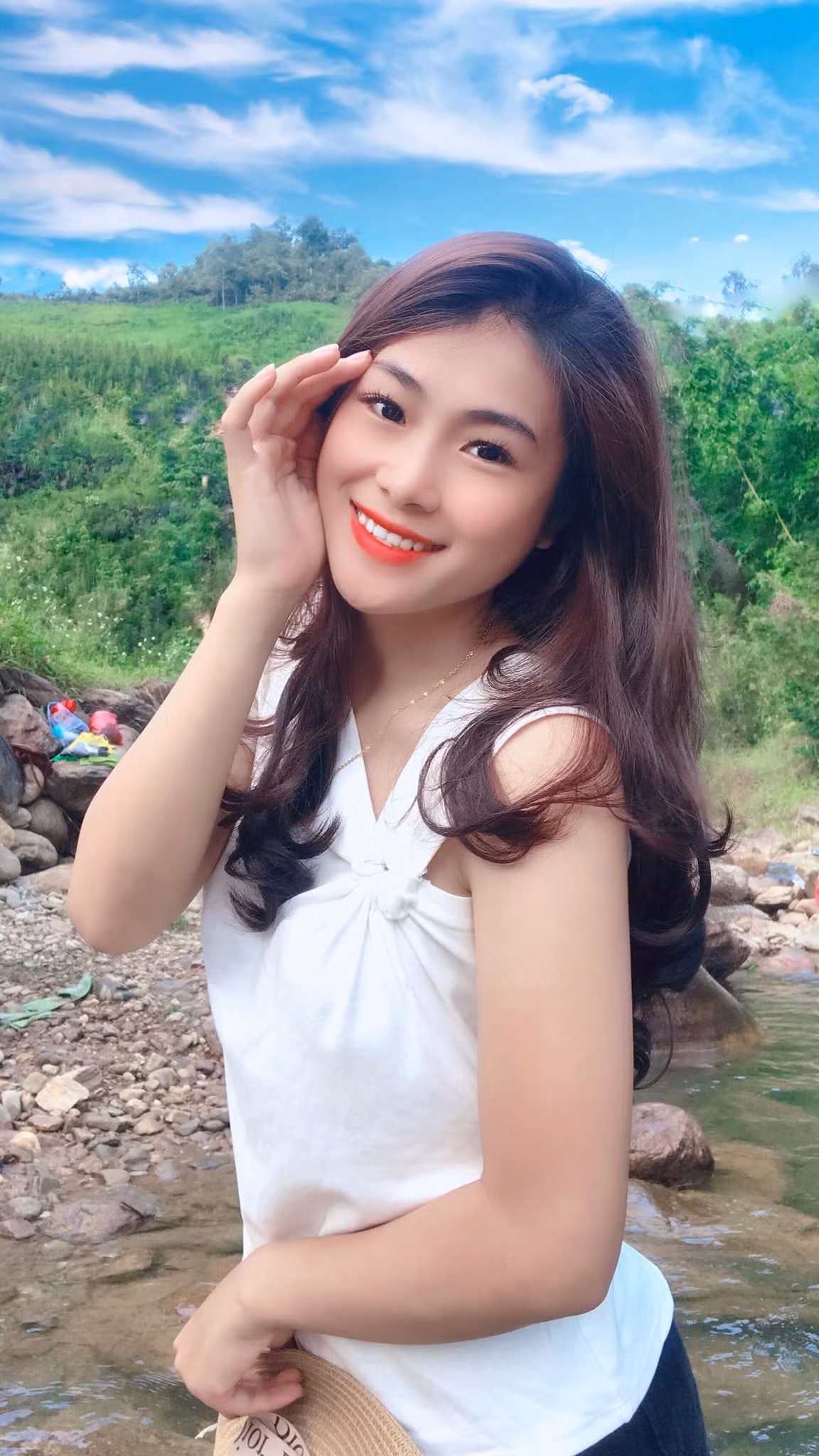 Câu chuyện về cô giáo Diệu Linh là tấm gương vì lòng nhân ái, biết nghĩ đến những người có hoàn cảnh khó khăn hơn mình.