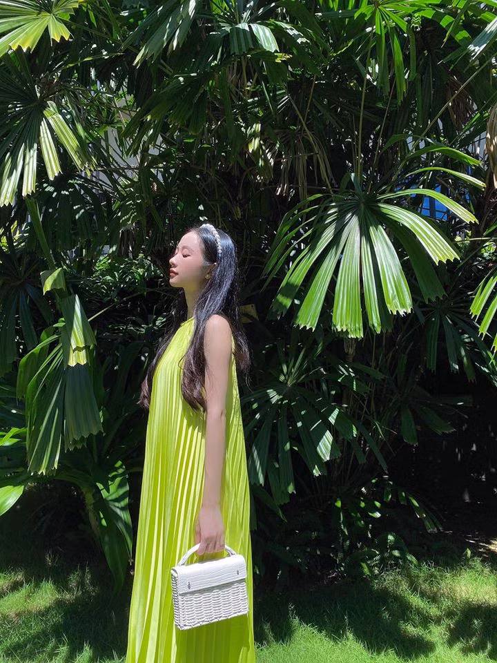 Dưới ống kính của Khoa, Jun khi thì dịu dàng, nữ tính, lúc thì cá tính, góc cạnh.