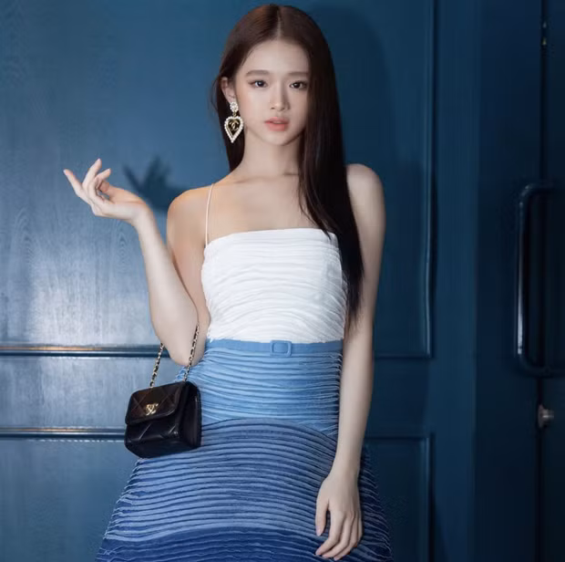 Dù sở hữu chiều cao vỏn vẹn 1m56 nhưng hot girl 10X Linh Ka vẫn luôn biết cách “ăn gian” để bản thân trông cao ráo.