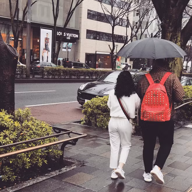 Hiện tại sau 5 năm kết hôn, cặp đôi đã có một em bé tên Corbin.