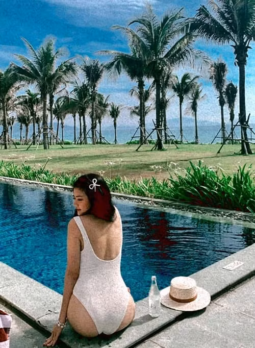 Dù thế nhưng Phương Thảo lại không hoạt động showbiz. Lý do là bởi đã có quãng thời gian khi còn là sinh viên, Phương Thảo sống cùng chị gái. Cô bực bội vì thấy chị gái chạy show cả ngày nên dần không mặn mà với showbiz.