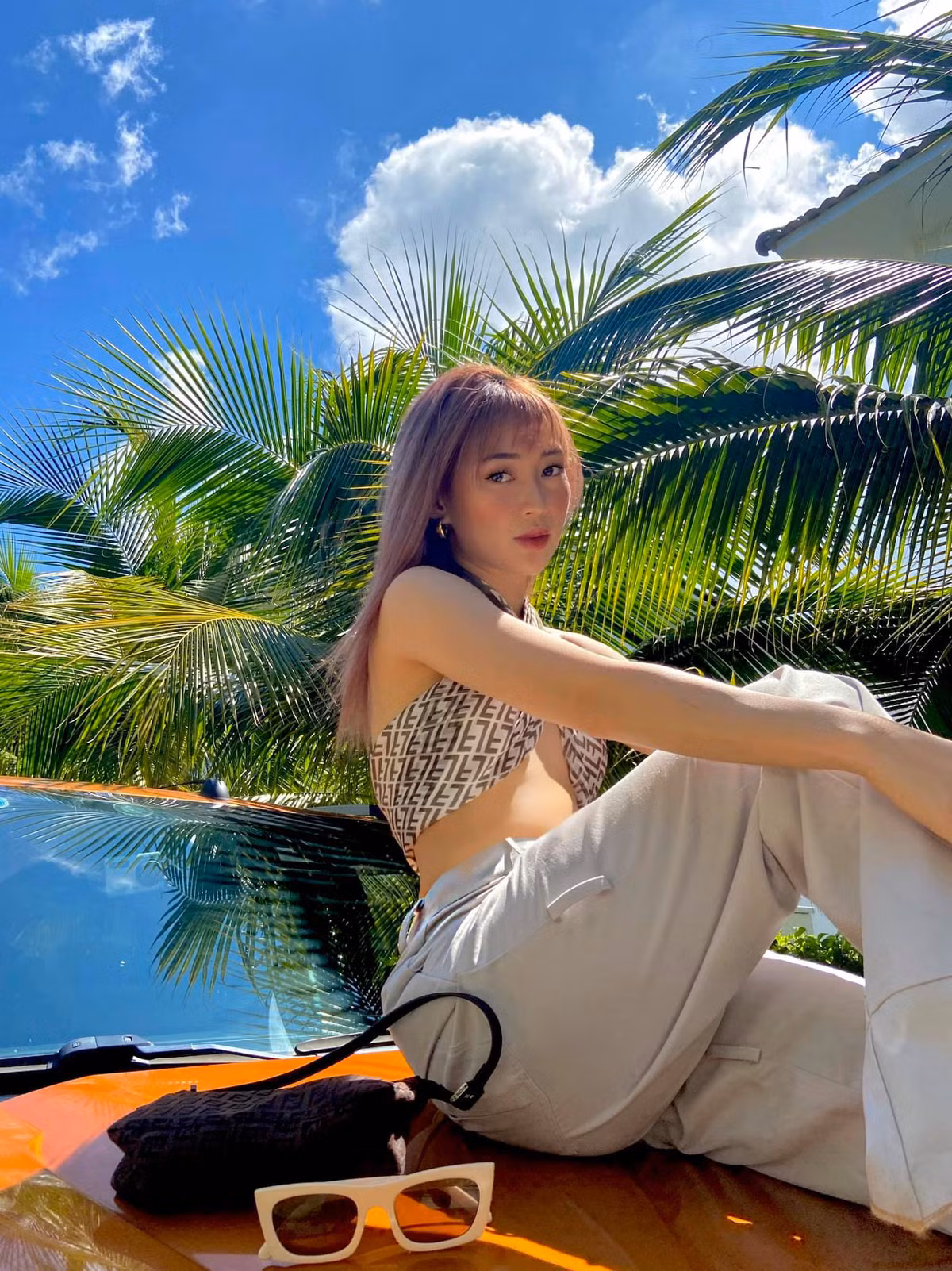 Xinh đẹp, tài năng và sở hữu cho mình khối tài sản riêng, Sun Ht trở thành một trong những hình mẫu cho giới trẻ hiện nay. Mời quý độc giả đón xem thêm video: Hái ra tiền nhờ danh xưng hot girl - Nguồn: KÊNH VTC1