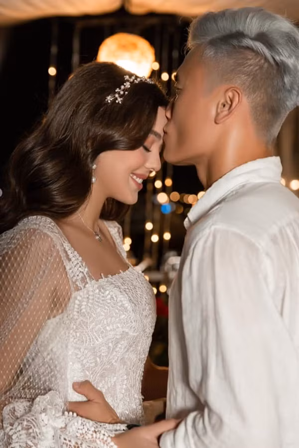 Đây là lần đầu tiên Bùi Tiến Dũng công khai bạn gái trên mạng xã hội.