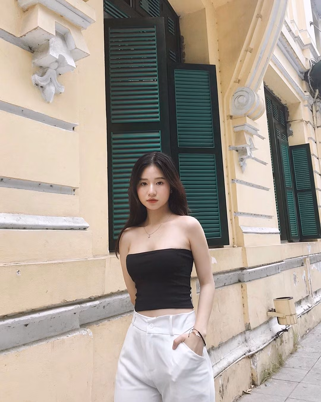 Ngoài thời gian dành cho việc học ở trường, Mai Linh cũng thử sức với công việc mẫu ảnh tự do.