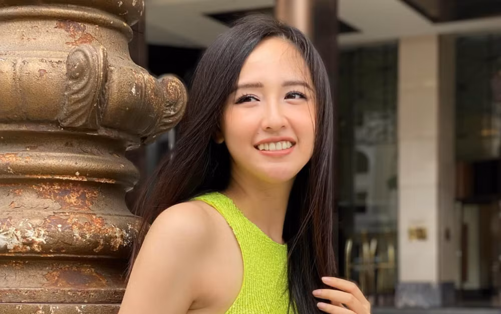 "Tôi mới làm chân mày, không còn là mỹ nhân không lông mày nữa, nên rất tự tin vào mặt mộc của mình", cô bày tỏ.