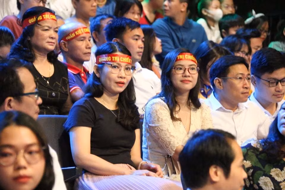 Trước những phần thi của các nhà leo núi, không khí khán giả trường quay rất náo nhiệt để cổ vũ tinh thần 4 thí sinh.