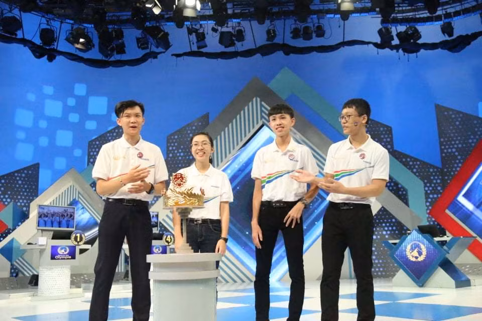 Điểm đặc biệt trận chung kết năm nay, số tiền thưởng dành cho Quán quân sẽ lần đầu tiên tăng lên mức 40.000 USD cùng suất học bổng tại trường Đại học Kỹ thuật Swinburne (Úc). Như vậy, Đường lên đỉnh Olympia đã chính thức trở thành chương trình truyền hình có tổng giải thưởng cao nhất Việt Nam.