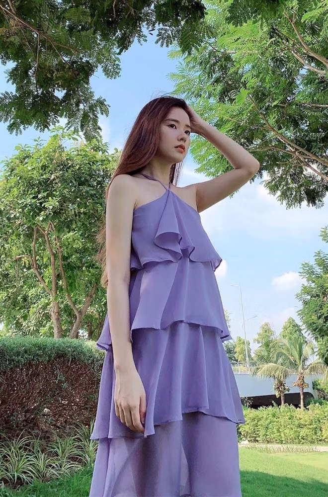Nữ diễn viên không chỉ hoạt động ở lĩnh vực nghệ thuật mà còn thành công khi lấn sân sang kinh doanh. Ở tuổi 31, Midu được đánh giá ngày càng xinh đẹp, trẻ trung và đa tài ở nhiều lĩnh vực.